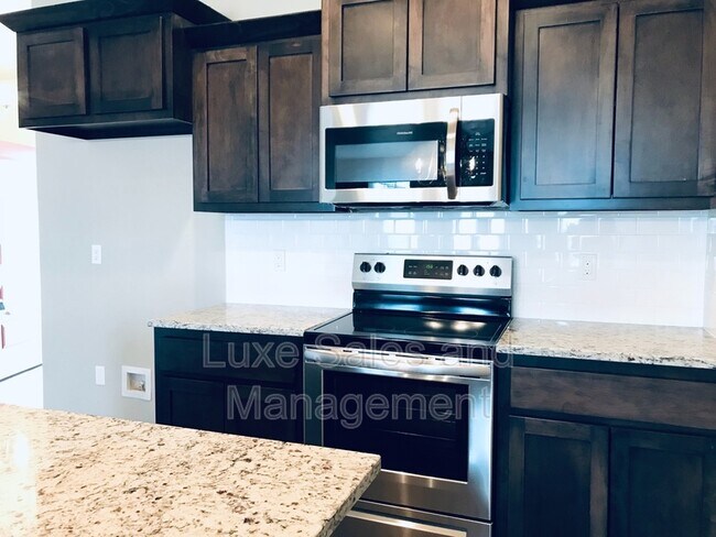 Foto del edificio - 735 SW 14th St