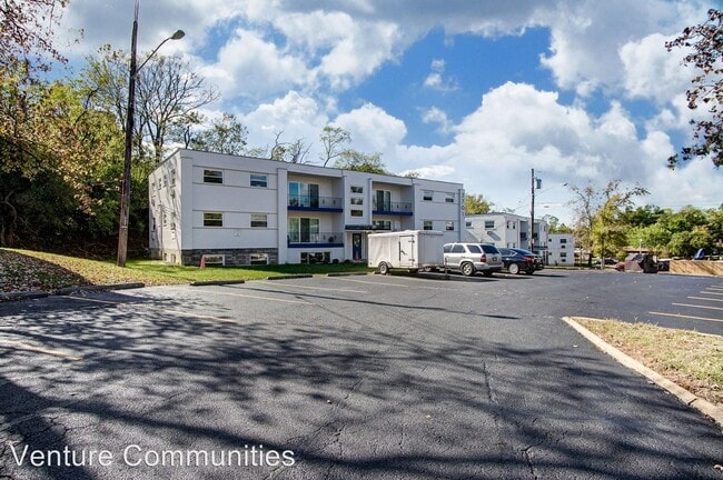 Building Photo - 2680-2735 Hillvista Ln