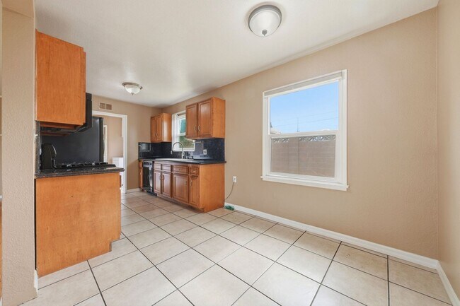 Foto del edificio - 345 N Shattuck Pl