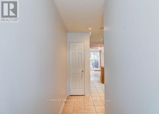 Building Photo - 75 Turntable Crescent