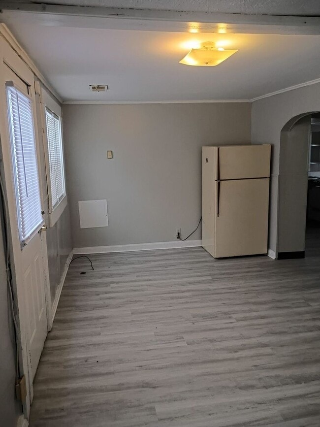 Building Photo - Large Back Porch