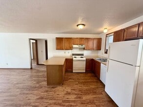 Building Photo - 4914 Basswood Dr