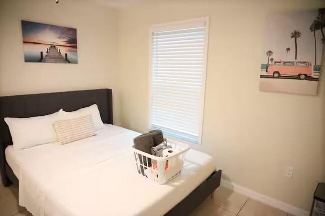 Foto del edificio - 826 N Lincoln Ave