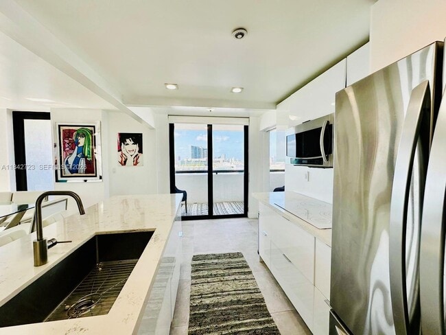 Foto del edificio - 2555 Collins Ave