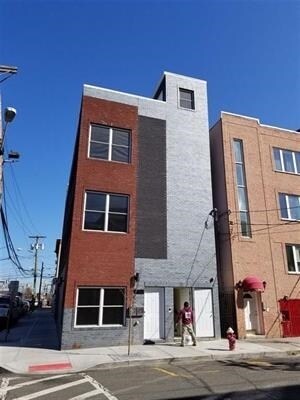 Primary Photo - 542 29th St
