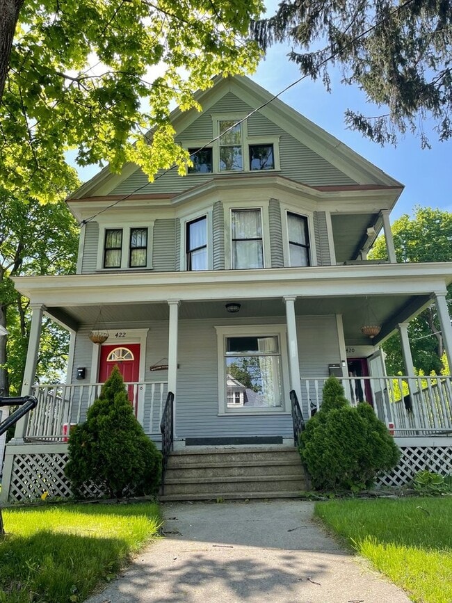 420-422 Douglas Street - 420-422 Douglas Street Apartment