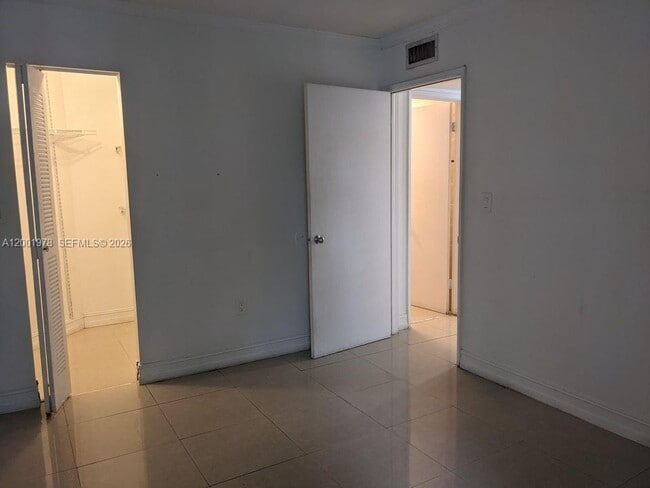 Foto del edificio - 7125 NW 186th St