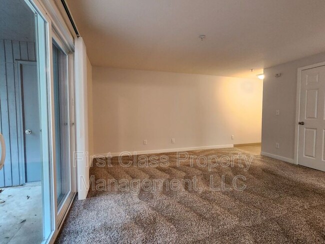 Building Photo - 3602 SW Beaverton Hillsdale Hwy