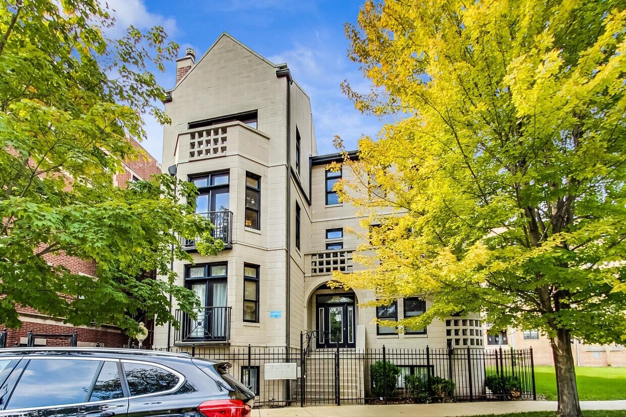 Primary Photo - 4010 S Drexel Blvd