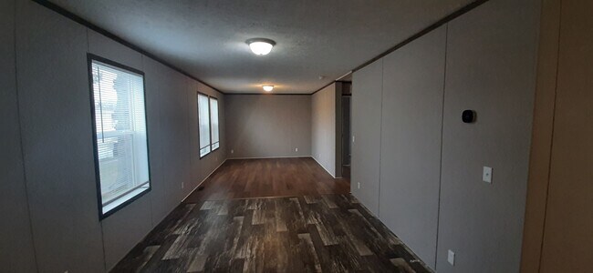 Building Photo - 906 Crown Point Dr