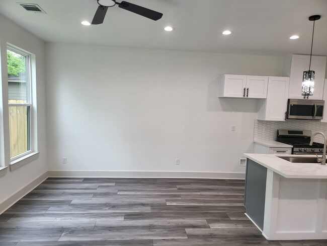 Foto del edificio - 4618 Davenport St