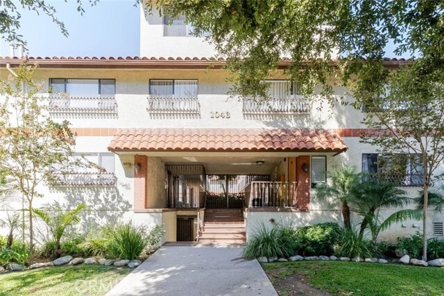 Foto del edificio - 1043 Thompson Ave