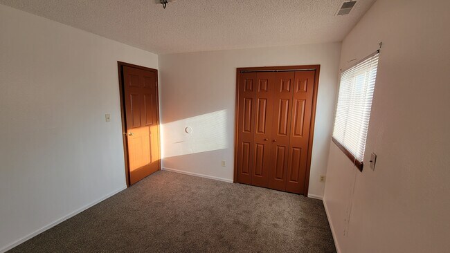 Dormitorio delantero, orientación oeste - 6644 Provincial Dr