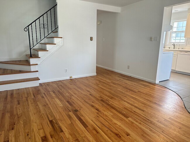 Building Photo - 3002 Ventnor Ave