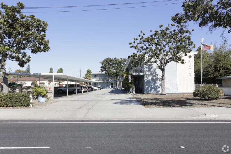 Primary Photo - 4621 W McFadden Ave