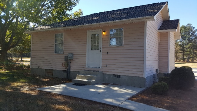 Building Photo - 608 Windcrest Dr