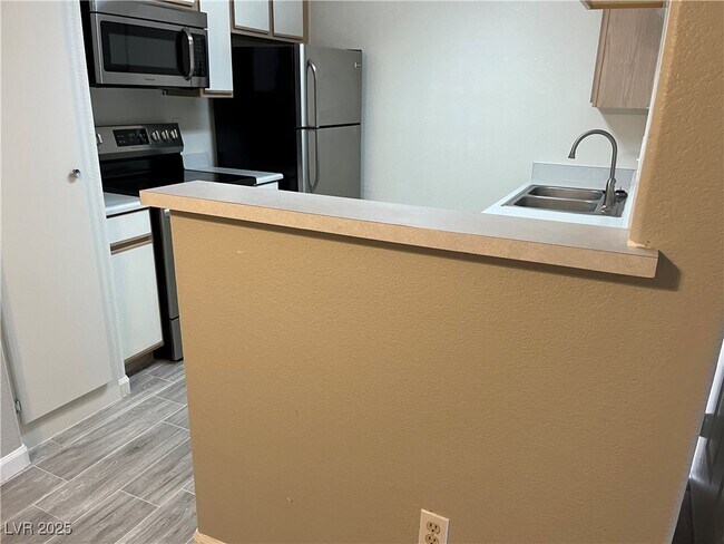 Foto del edificio - 2300 E Silverado Ranch Blvd