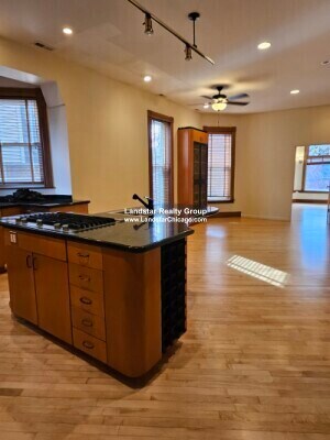 Foto del edificio - 2229 N Bissell St