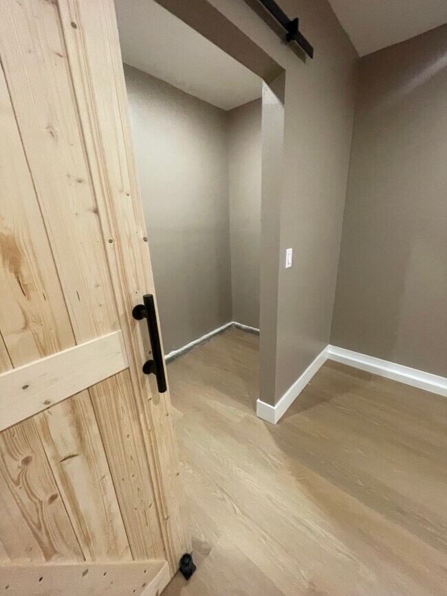 Building Photo - 7571 Frazer Dr