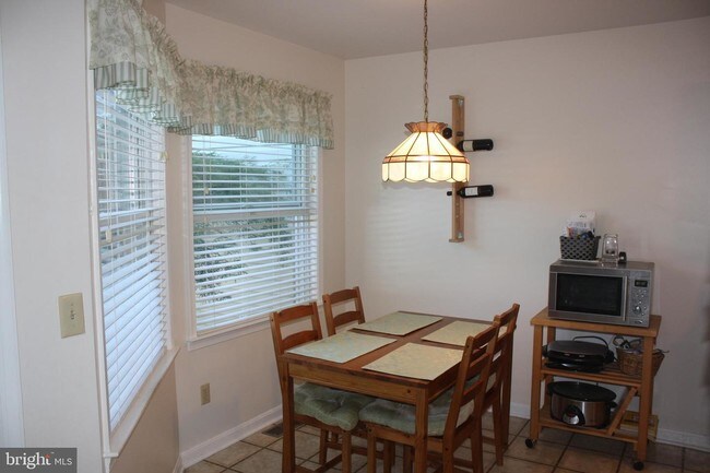 Building Photo - 5002 Bridgepointe Dr