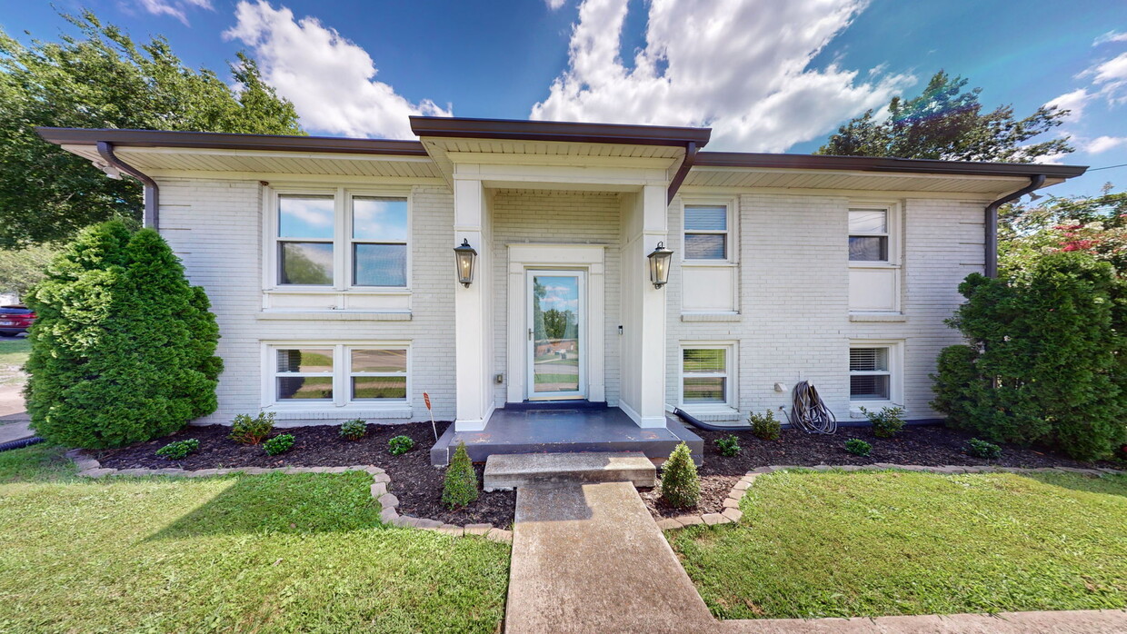 Primary Photo - 699 Candlestick Dr