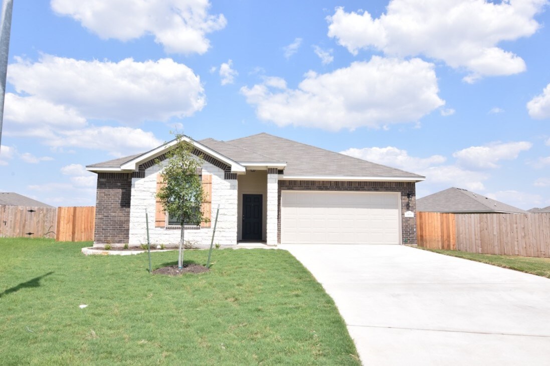 Primary Photo - 909 Glenhaven Cove