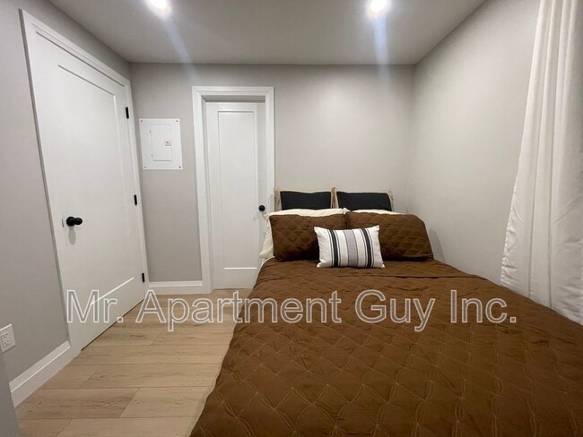 Building Photo - 1148 Queen's Blvd