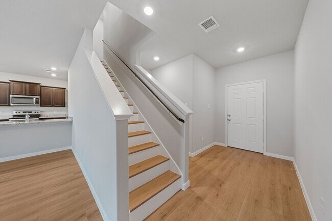 Building Photo - Spacious 3-Bed Townhome with Garage & Fenced Yard in New Braunfels – 1,920 Sq Ft!