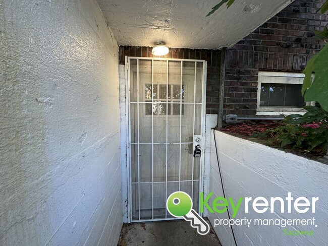 Building Photo - 3737 S Asotin St