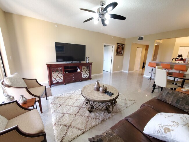 Foto del edificio - 800 Uno Lago Dr