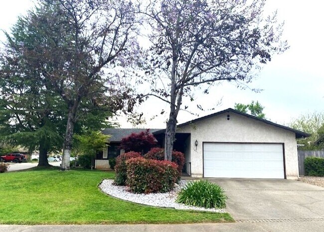 Building Photo - Looking For a Nice Home w/ a Pool for the ...