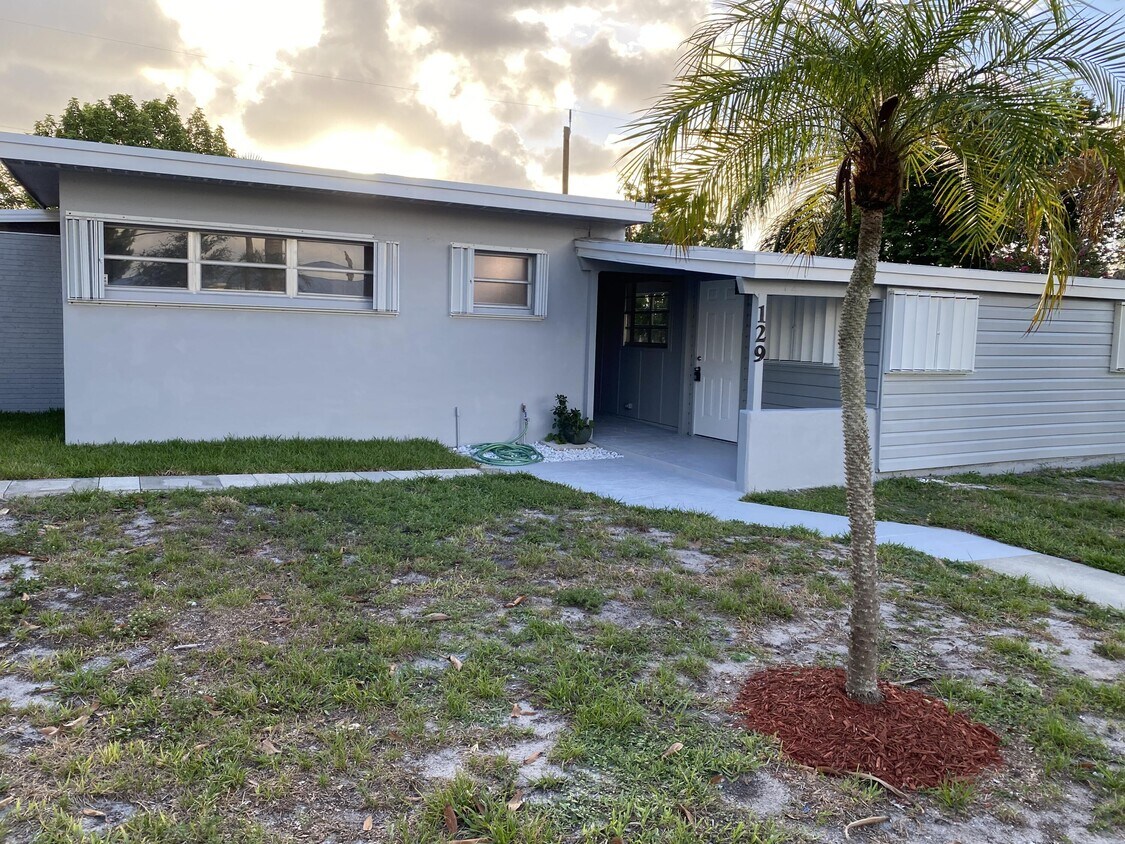 129 Yucatan Dr, Palm Springs, FL 33461 House Rental in Palm Springs