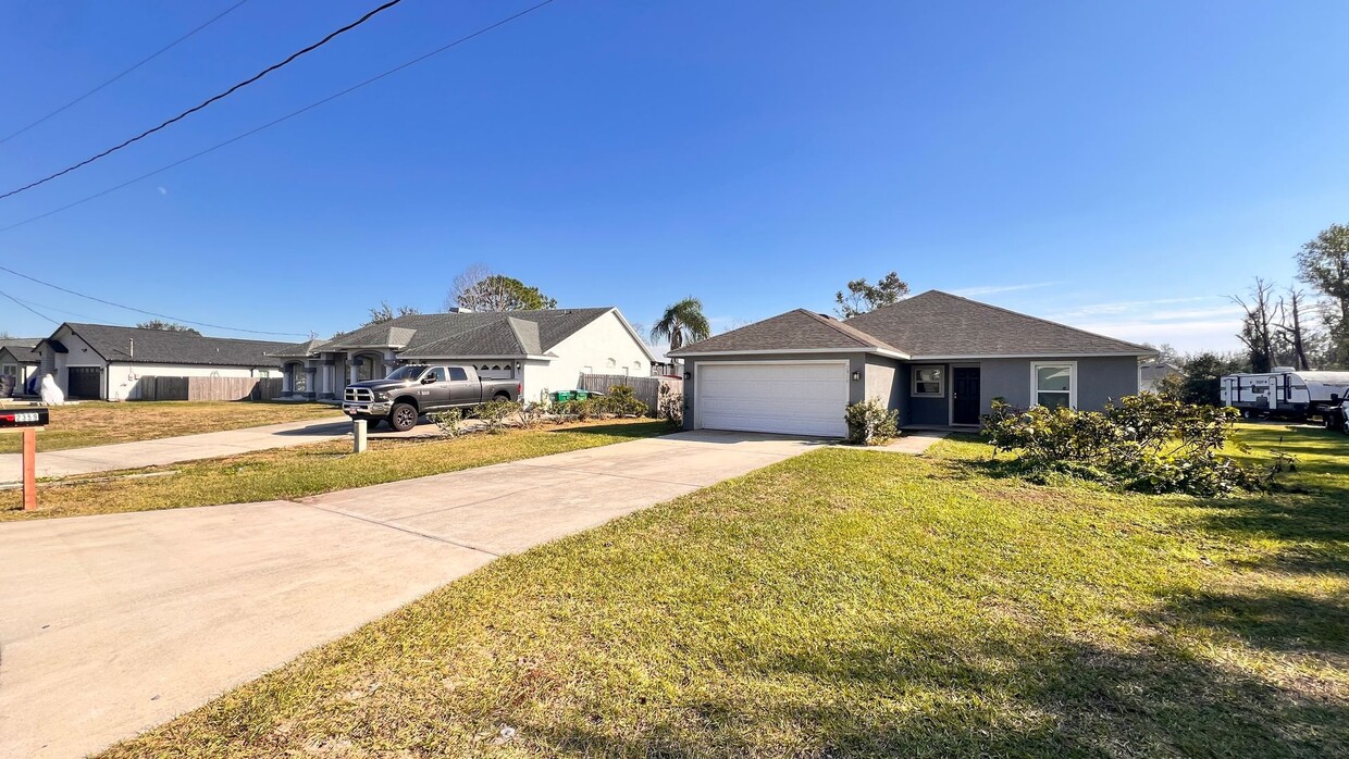 Foto principal - Deltona Dream Home Awaits You! 3/2 +BONUS ...