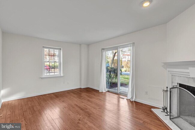 Building Photo - 25 N Buck Ln
