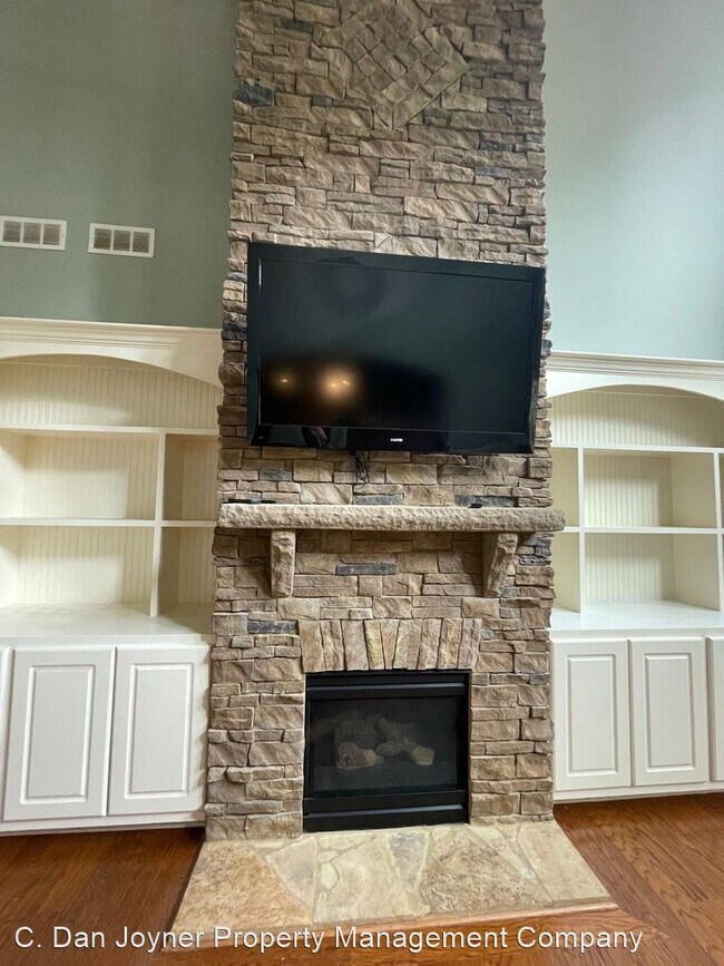 Foto del edificio - 4 br, 3 bath House - 9 Grove Valley Way