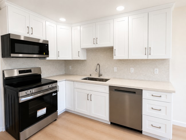 Building Photo - Townhome has been remodeled top to bottom, everything brand new!