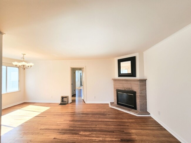 Foto del edificio - 2 bedroom duplex home