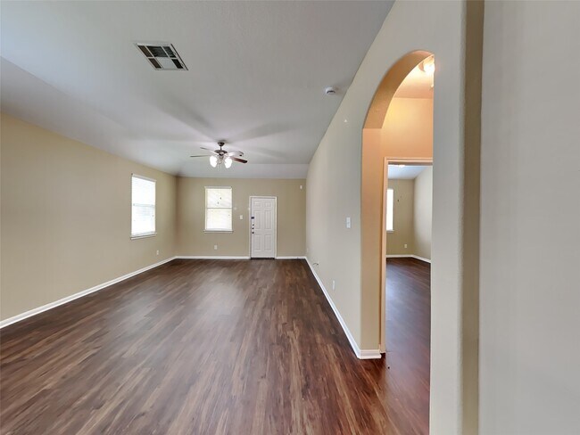 Foto del edificio - 2324 Shady Tree Ln