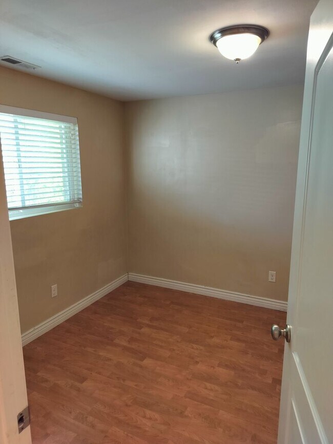 Foto del edificio - Well Maintained West Valley Home |4bd/2ba ...