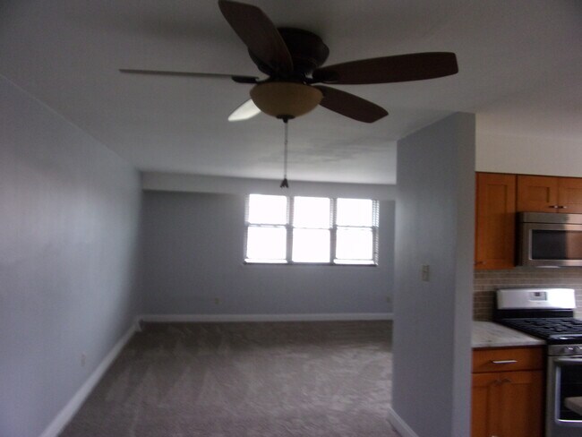 Building Photo - 7612 Summerdale Ave