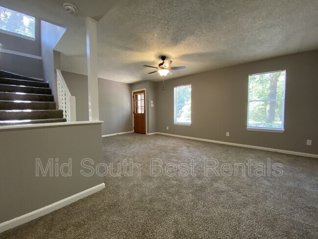 Building Photo - 53 Lori Ln
