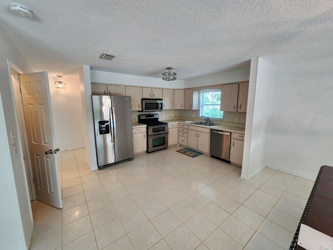 Foto del edificio - Charming 2 Bed 2 Bath Beachside Home