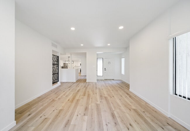 Building Photo - 6602 Reservoir Ct