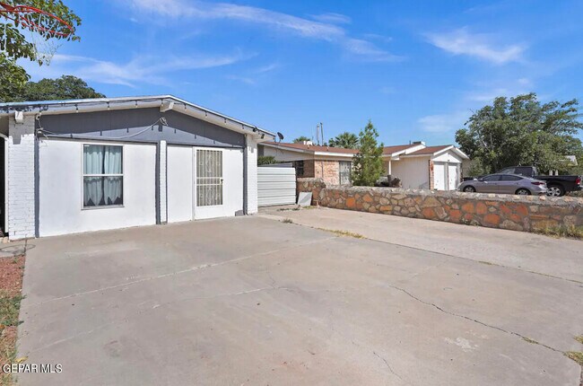 Building Photo - 5536 Longview Dr