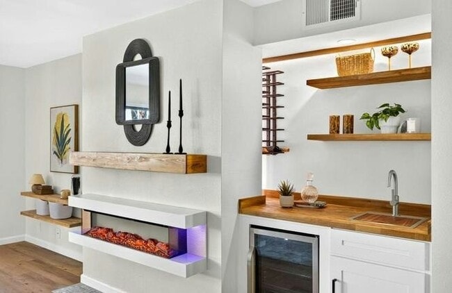 Building Photo - 2639 Pirineos Way