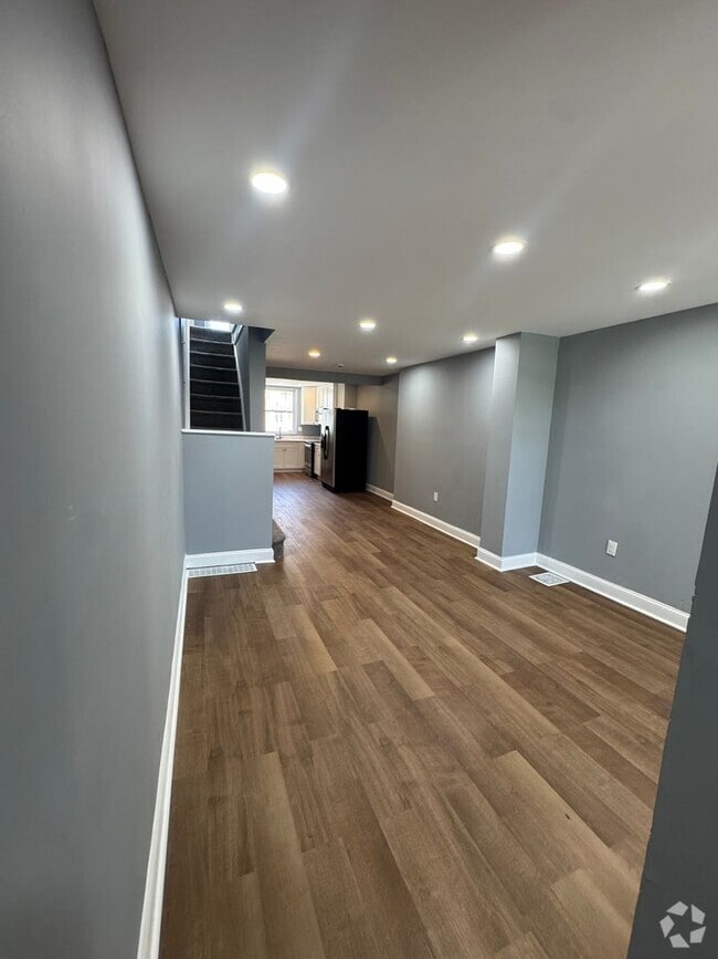 Building Photo - 445 N Ellwood Ave