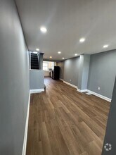 Building Photo - 445 N Ellwood Ave