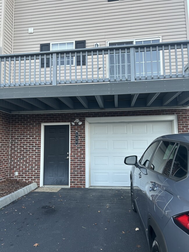 Foto del edificio - 2121 S Greenwood Dr