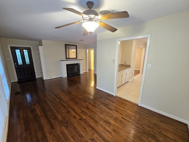 Building Photo - Midway Hollow 3 bed/2 bath Cottage Style Home