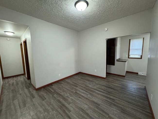 Building Photo - eld200